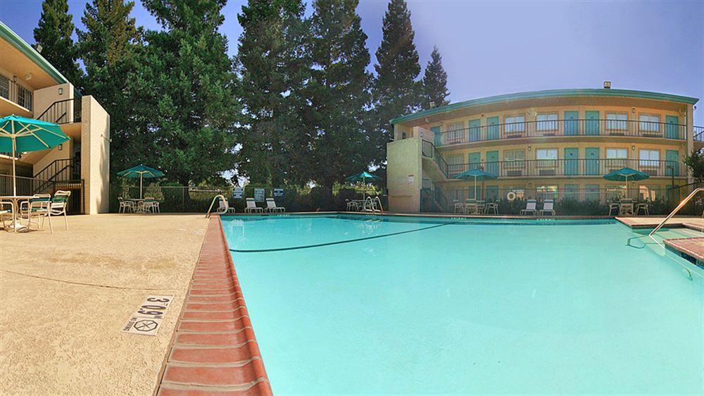 Howard Johnson By Wyndham Sacramento Downtown Hotel Exterior photo